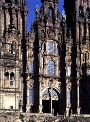Vista del Frente Oeste (Fachada del Obradoiro) diseñado por Fernando Casas y Novoa