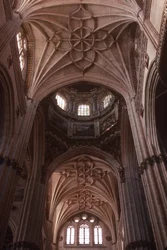 Vista de la torre linterna y la bóveda de lierne