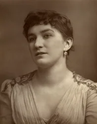 Nelly Bromley, actriz y cantante británica, 1882