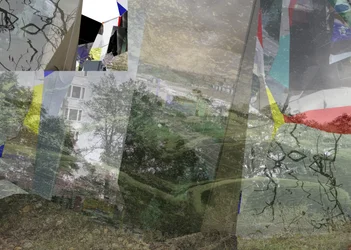 Paisaje urbano surrealista en capas