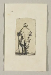 Hombre de pie vestido de blanco
