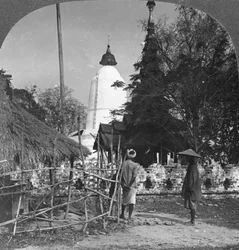 Pagoda en forma de paraguas, Bhamo, Birmania