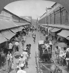 Una de las principales calles del mercado nativo, Rangún, Birmania