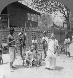 Escena durante un festival, Birmania, 1908