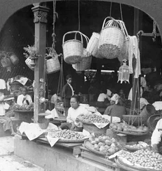 Tiendas en un mercado nativo, Rangún, Birmania, 1908