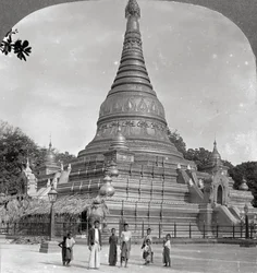 La Pagoda Aindow Yak, Mandalay, Birmania, 1908