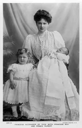 Princesa Alexandra de Teck con la Princesa May y el Príncipe Rupert, c1907