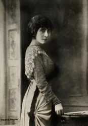 Retrato de la artista francesa Eve Lavalliere ( 18 66