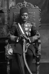 Sultán Ali II de Zanzíbar, hacia 1900 (foto)