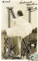 N: Cleopatre Diane de Merode, llamada Cleo de Merode, bailarina de la Belle Époque, entrenada en la Ópera de París - Théâtre des Folies Bergère, París - alfabeto en postal