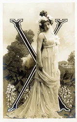 X: Amelie Dieterle, actriz y cantante francesa - Teatro des Varietes, Bouffes Parisiennes, París - alfabeto en postal