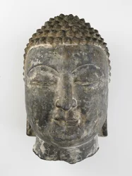 Cabeza colosal de Buda