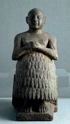 Arte mesopotámico: estatua del sacerdote y escriba Dudu de Lagash (alrededor de 2600 a.C.)