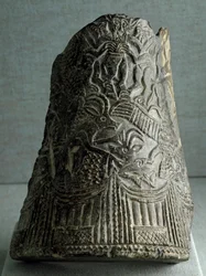 Civilización sumeria: fragmento de jarrón de serpiente