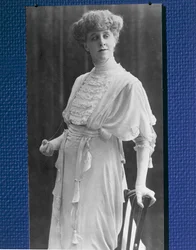 Manda Bjorling como Miss Julie