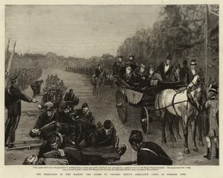 La inspección por Su Majestad la Reina del Cuerpo de Ambulancias del Coronel Seely en el Parque de Windsor