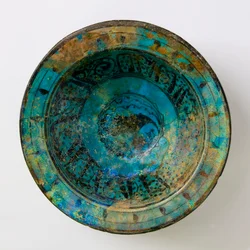 Un Plato de Cerámica Raqqa Turquesa del Siglo XIV