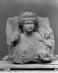 Relieve funerario de madre e hijo, de Palmira, Siria