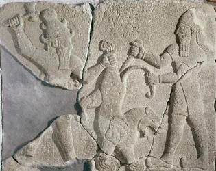 El rey y un dios cazando un león