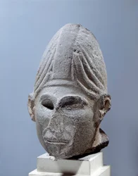 Antigüedad oriental: cabeza de dios sirio. Aproximadamente 2500 a.C. de Djabboul, Siria. París, Museo del Louvre