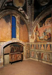 Vista de la capilla decorada con frescos