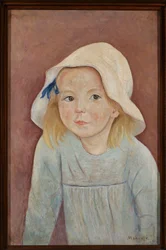 Niña con sombrero blanco
