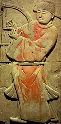 Estela de terracota con músico, Dinastía Tang (618-907), descubierta en la Provincia de Shaanxi, Museo del Bosque de Estelas en Xian. Fotografía, Leonard de Selva, China, 2006.