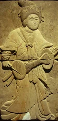 Estela de terracota con músico, Dinastía Tang