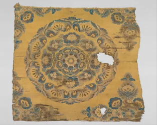 Textil con medallón floral, c.800