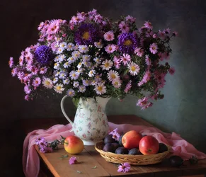 Ásteres y frutas de otoño