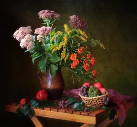 Naturaleza muerta floral otoñal