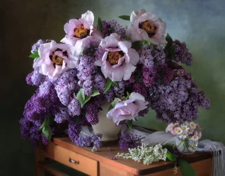 Ramo de peonías lilas