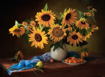 Naturaleza muerta cálida con girasoles