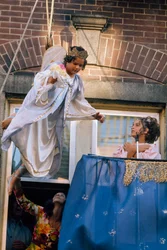 Un ángel bendice la Fiesta de la Madonna del Soccorso.