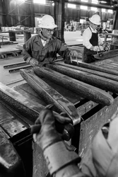 Lingotes de cobre recién acuñado en la fundición Phelps Dodge de Douglas Arizona,...