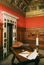 En el palacio de Mantua, la sala de música de la marquesa Isabella d...