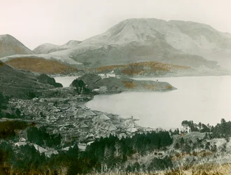 Lago Ashi en Hakone hacia 1900 - 1915 (fotografía)