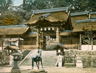 Vista del templo sintoísta Suwa- Jinja ( osawa ) en Nagasaki, hacia 1900 - 1915 (fotografía)