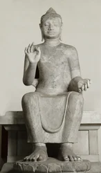 Buda gigante, Escuela Davaravati