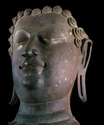 Cabeza gigante de Buda, estilo Lanna