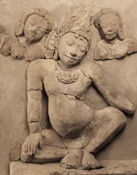 Relieve, de Chedi Chula Pathom, Escuela Davaravati
