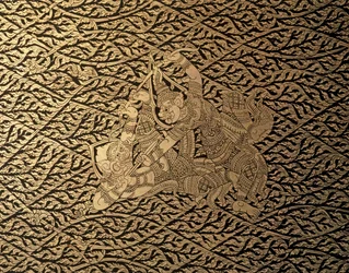ARTE TAILANDÉS: Episodio del "Ramayana" con decoración Kra Nak. Estuche de libros, Bangkok St.