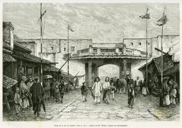 Puerta de la calle Cantón en Hanoi. Grabado de Th. Weber, a partir de una fotografía, para ilustrar la historia Treinta meses en Tonkín en 1884, del Doctor Hocquard, en Le Tour du Monde 1889, bajo la dirección de Edouard Charton (1807-1890), Hachette, Parí