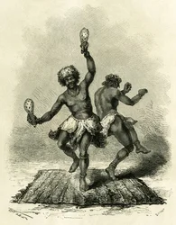 La Danza Profética, especialmente para la tribu Masoupias, dura todo el día, acompañada de tambores, canciones y aplausos, los dos bailarines realizan su danza hasta el agotamiento completo, y cuando caen inconscientes, pronuncian las palabras fatídicas de