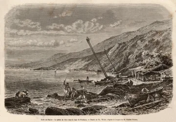 Pesca de atún en la Bahía de Proelucca (Golfo de Fiume o Rijeka, Istria), el vigía de los bancos de peces se sube a altas escalas y avisa a los pescadores de su equipo o lanza sus redes a lo largo de la costa. Grabado después del dibujo de T.Weber, para i