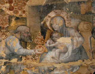 Virgen con el Niño, uno de los Reyes Magos tiende una copa de oro al Niño