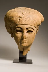 Máscara de momia, principios del 1er milenio a.C. (madera)