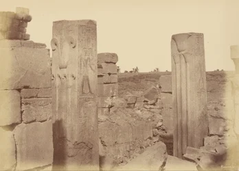 Karnak, Columnas de Loto de Thotmes III