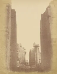 Karnak, Vista a través de la Sala Hipóstila