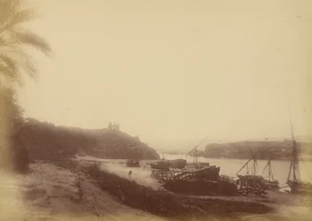 Vista del Nilo con Barcos y Ruinas
